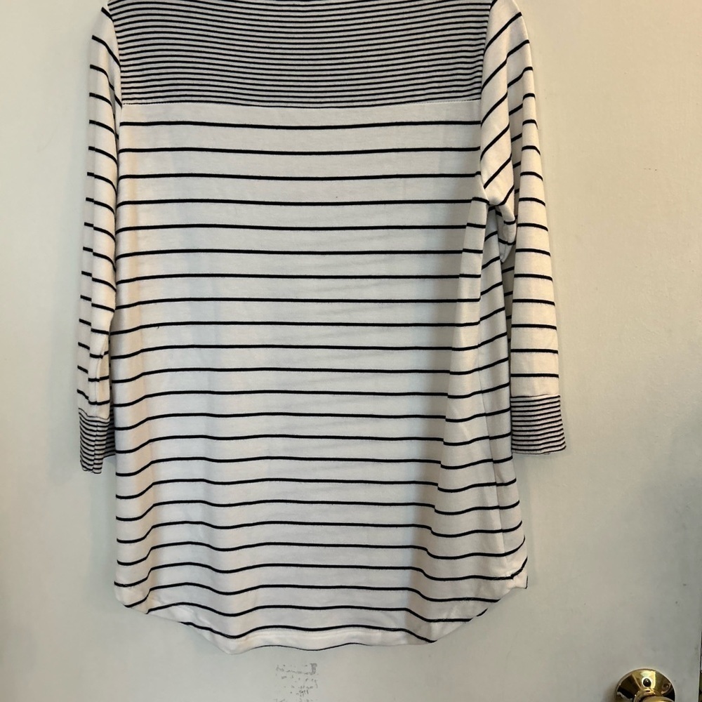 Pink Clover Haylee Front Pocket Raglan Knit Top
White S - Picture 2 of 6